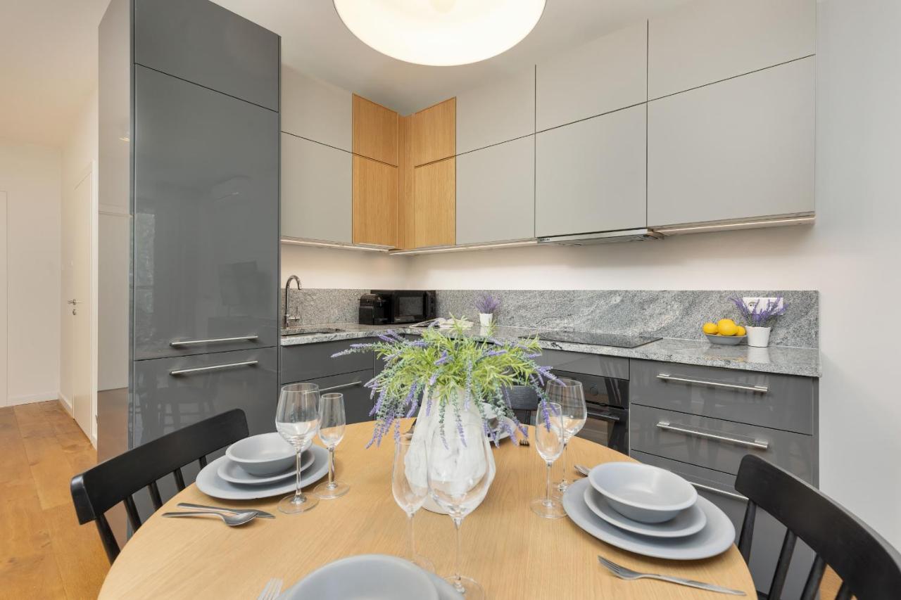 Апартаменти Siedmiogrodzka Air-conditioned With Balcony Wola By Renters *