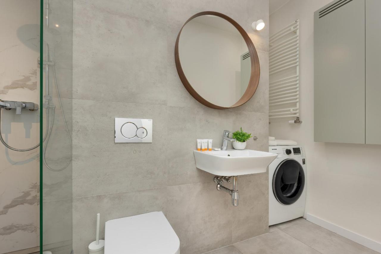 Апартаменти Siedmiogrodzka Air-conditioned With Balcony Wola By Renters
