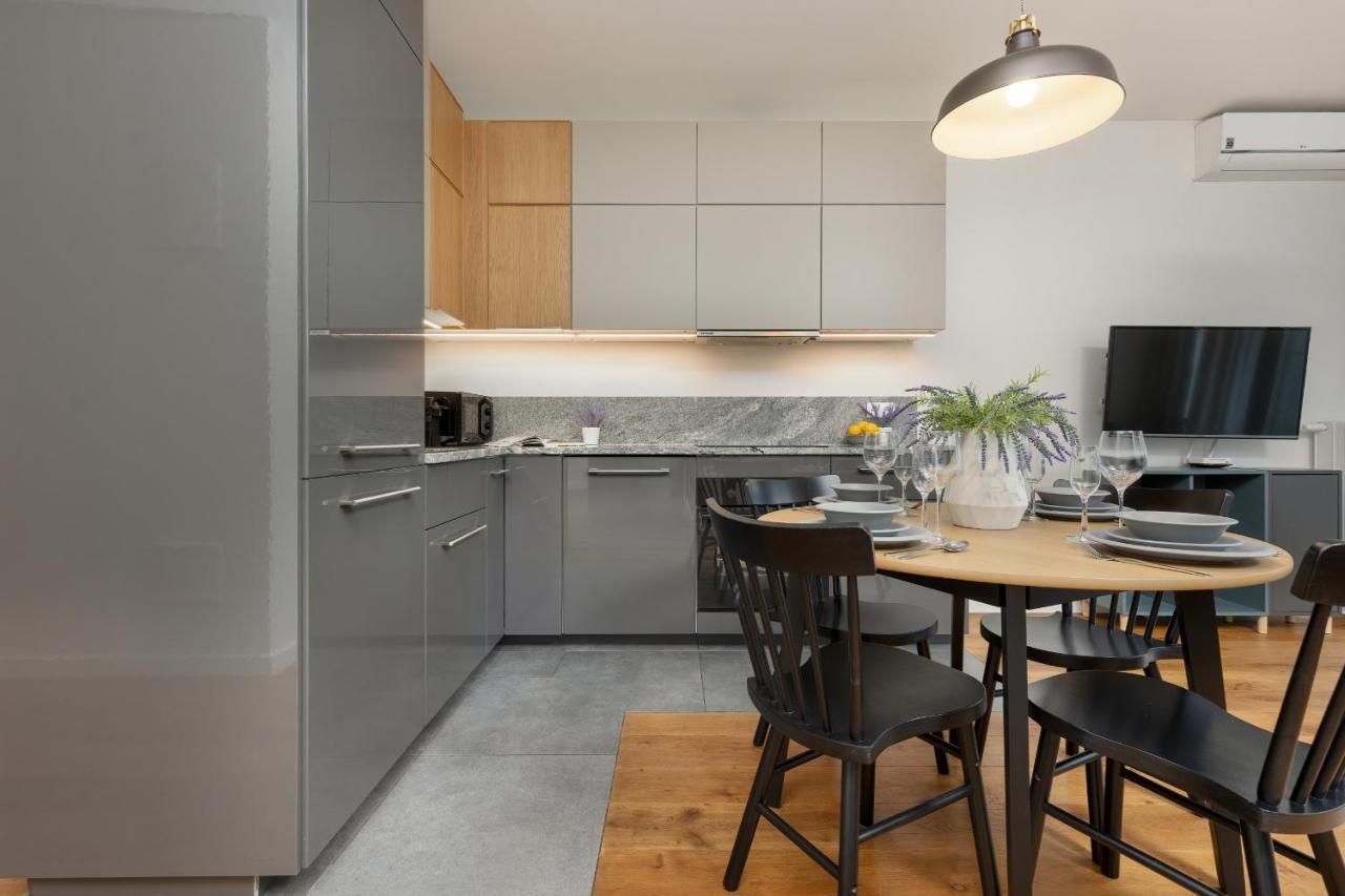 Апартаменти Siedmiogrodzka Air-conditioned With Balcony Wola By Renters