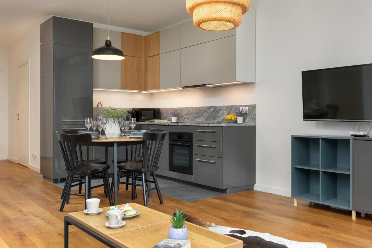 Апартаменти Siedmiogrodzka Air-conditioned With Balcony Wola By Renters Варшава