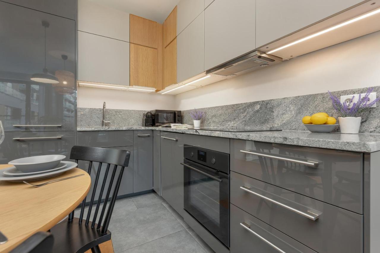 Siedmiogrodzka Air-conditioned With Balcony Wola By Renters Apartamento Varsovia